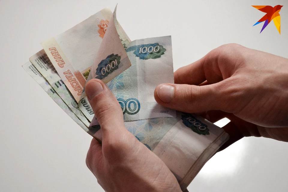 Известно, что участник купил билет на четыре тиража подряд за 1200 рублей.