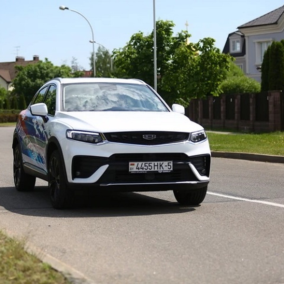 В Беларуси резко подорожали кредиты на Geely - KP.RU