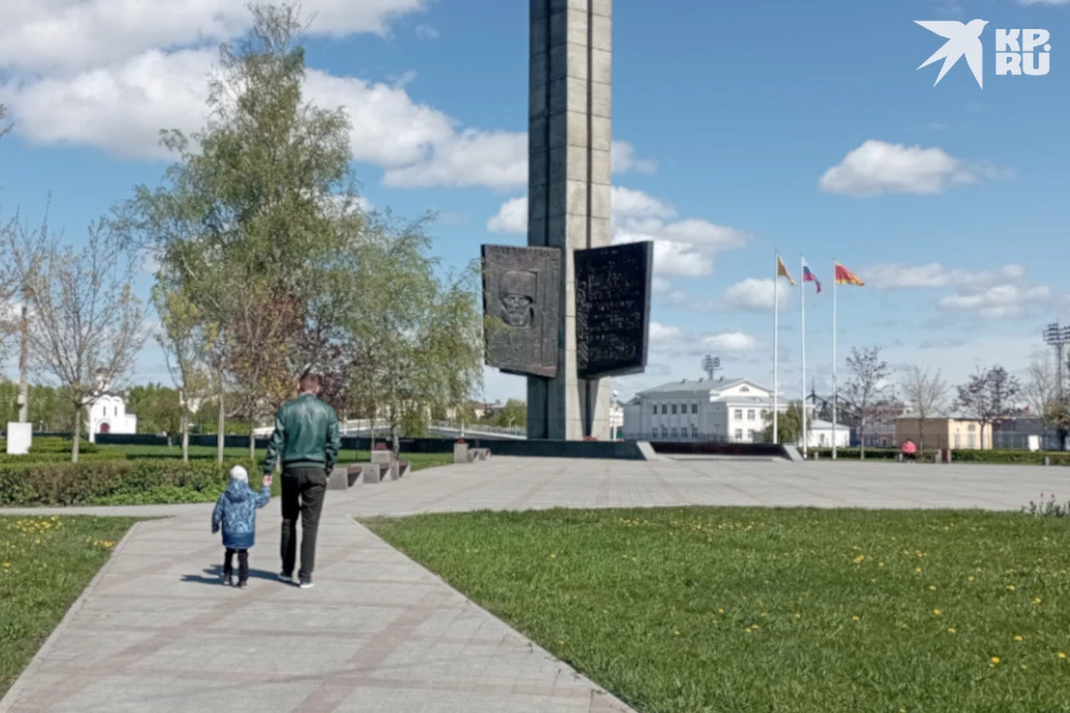 Отправляясь к мемориалам, захватите зонтики - на всякий пожарный.