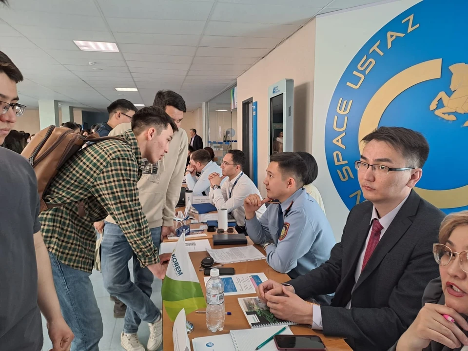 Кроме того, в мегаполис из других регионов приезжает молодежь с целью трудоустройства. Для обеспечения ее работой акиматом проводится большая работа. А на днях была организована ярмарка вакансий.