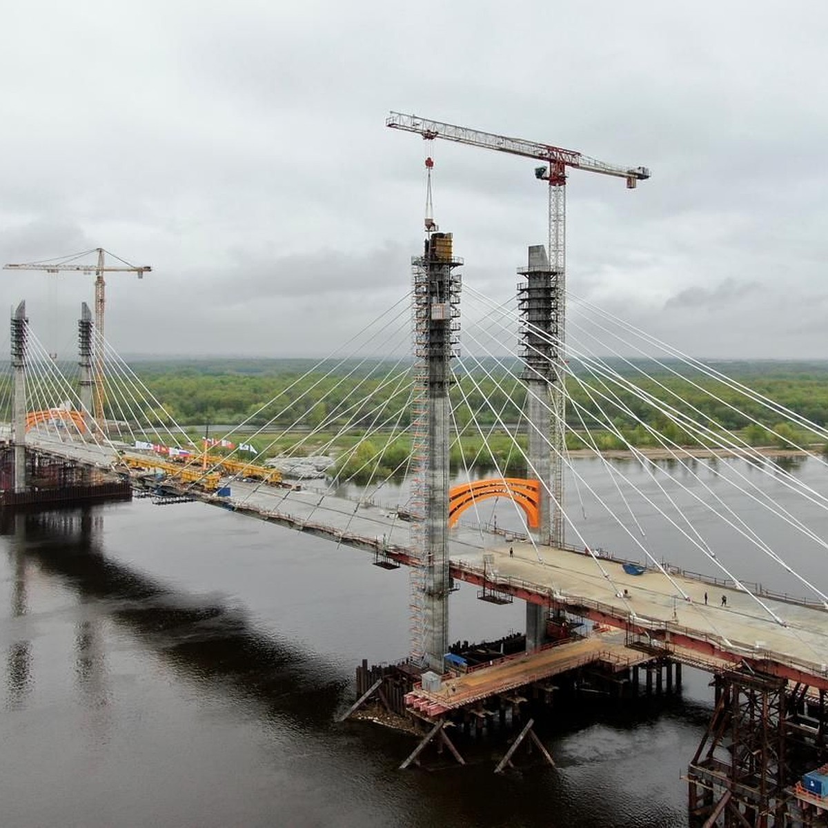 Строительство опор вантового моста через Оку на трассе М-12 завершилось в  Нижегородской области - KP.RU