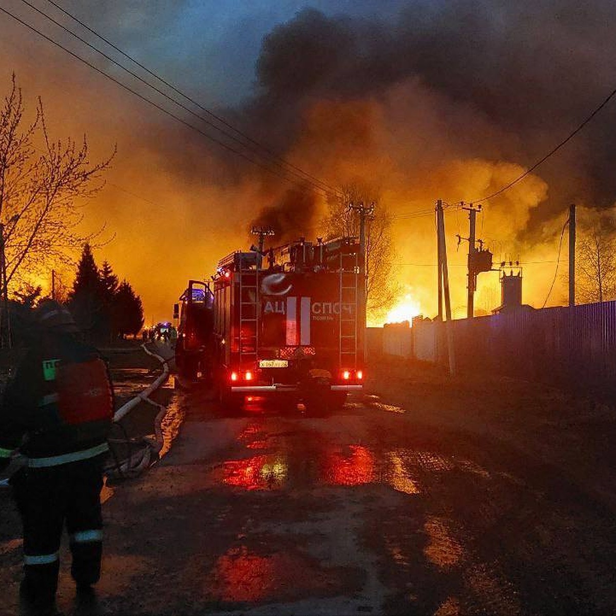 Пожар в селе Новый Тап Юргинского района уничтожил три жилых и два нежилых  строения - KP.RU