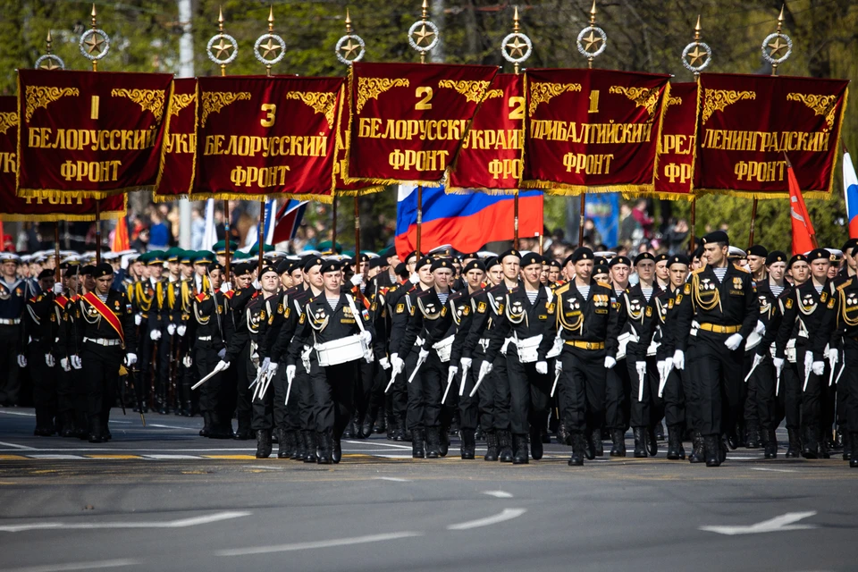 Во сколько будет парад по 1 каналу. Парад в Калининграде. Парад Победы Калининград.