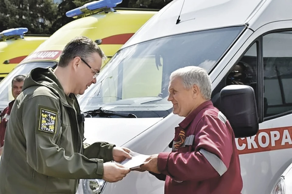 Ставропольский край передал больницам подшефного Антрацита 12 машин.