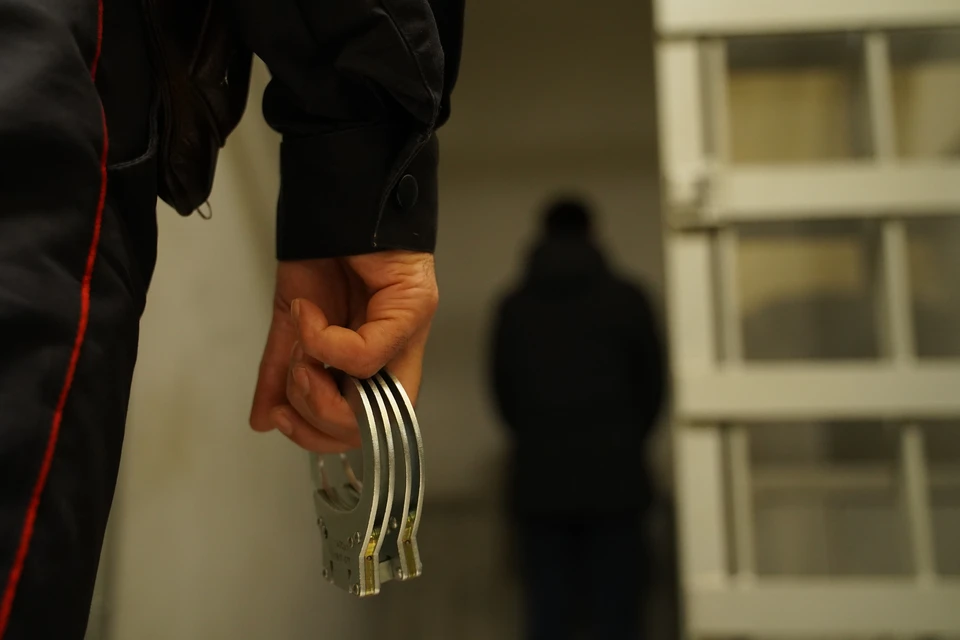 Курьер действовал в маске, но его личность все равно установили