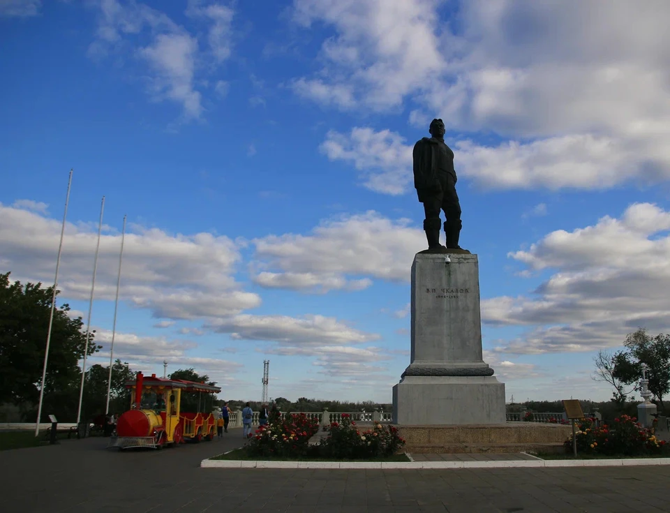 Памятник Чкалову был открыт 7 ноября 1953 года. Фото: яндекс-карты