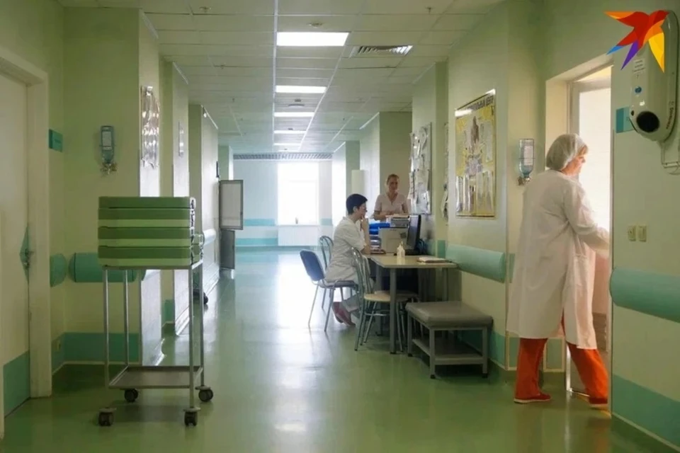 Сотрудники ГАИ помогли отцу доставить 15-летнюю дочь в больницу, которая поперхнулась едой и не могла дышать. Снимок носит иллюстративный характер.