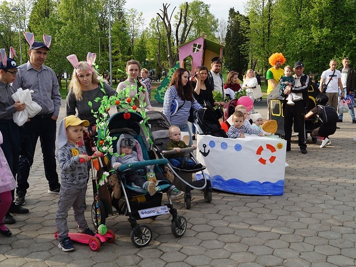 В Чебоксарах состоялся парад детских колясок