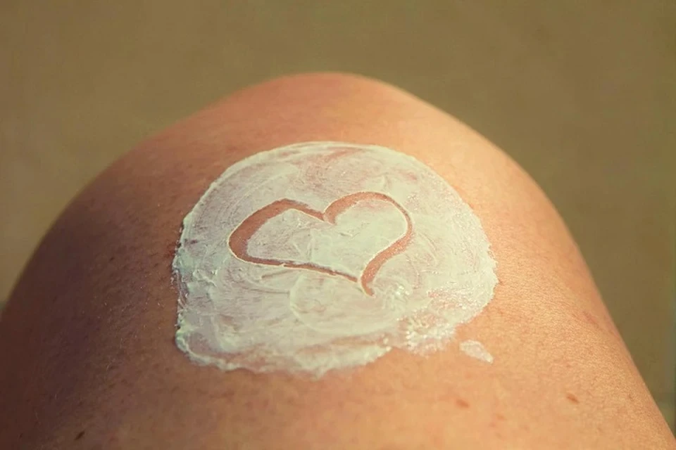 Во время пляжного сезона нельзя забывать о солнцезащитных кремах. Фото: pixabay.com