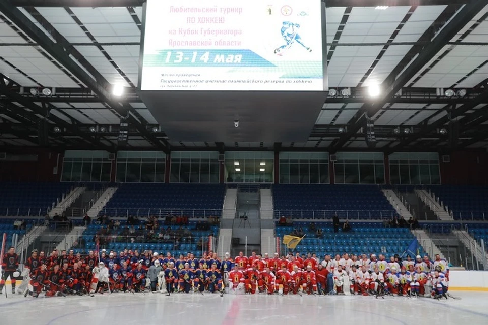 В Ярославле начался любительский турнир по хоккею на Кубок губернатора области.