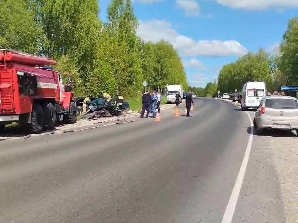 Гнал и не вписался в поворот: два человека разбились в жутком ДТП под  Нижним Новгородом - KP.RU