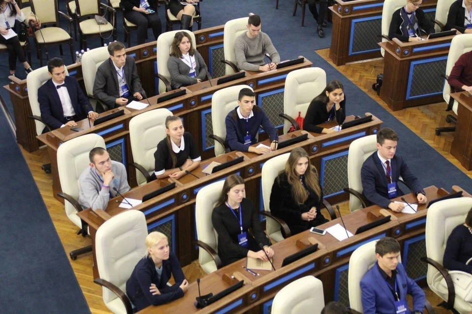 Проект «Школа парламентария» существует с 2018 года. Фото: ТК Мы вместе - Севастополь