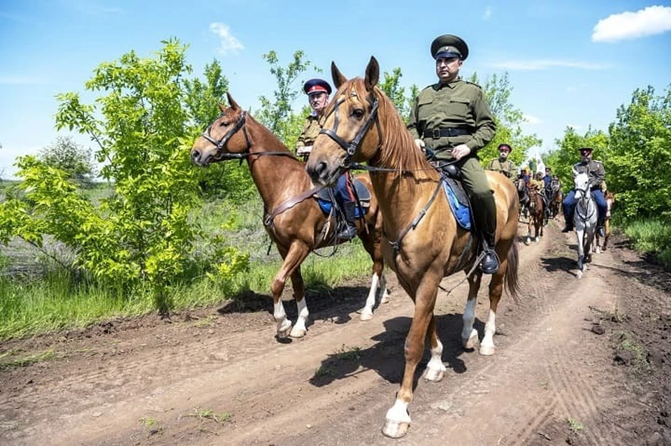 Главным событием стали показательные выступления конных взводов. Фото: правительство области.