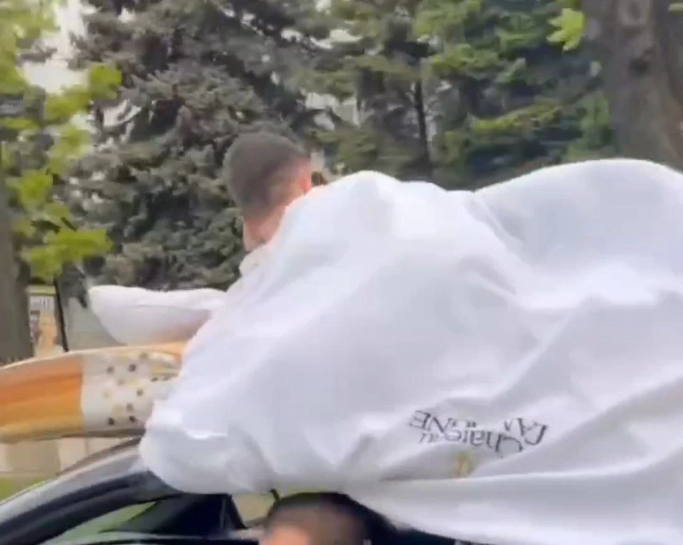 Необычный экипаж с ветерком прокатился по улицам Краснодара. Фото: скриншот видео.