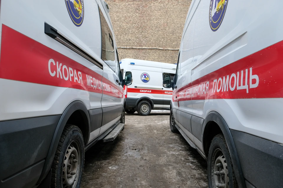 7-летний мальчик на самокате попал под машину во дворе Петербурга