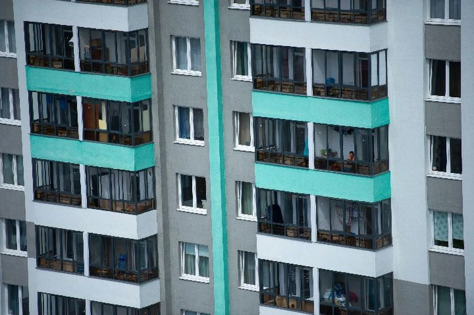 В Рыбинске из окна на 4-м этаже упала девочка.