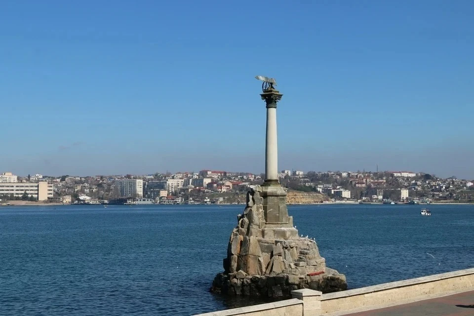 Громкие звуки в центре Севастополя объясняются тренировкой Черноморского флота