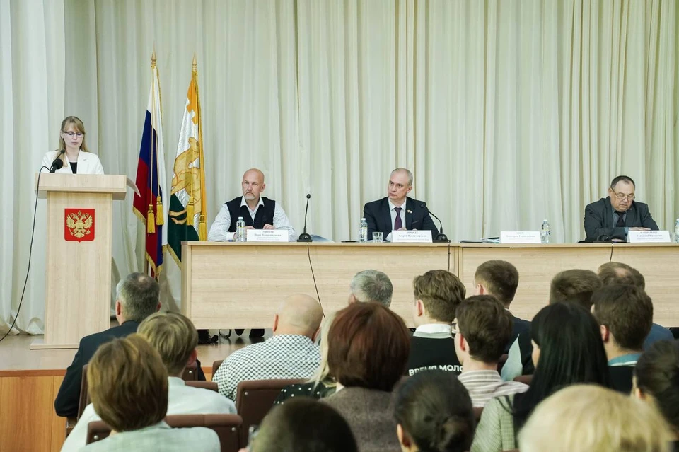 Публичные слушания по исполнению бюджета провела Челябинская городская Дума. Фото: Гордума.