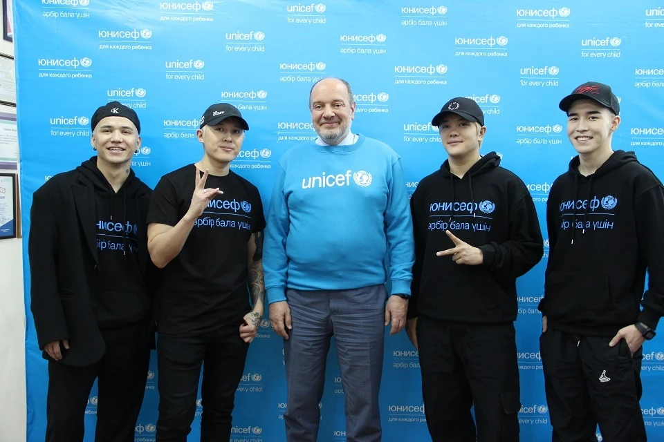 Теперь казахстанские музыканты присоединились к числу других знаменитых людей по всему миру, которые благодаря своим голосам и известности занимаются защитой и продвижением прав детей.