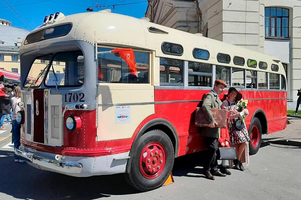 Одним из самых ярких экземпляров пробега стал Автобус ЗИС-155 1957 года. Фото: t.me/patspb