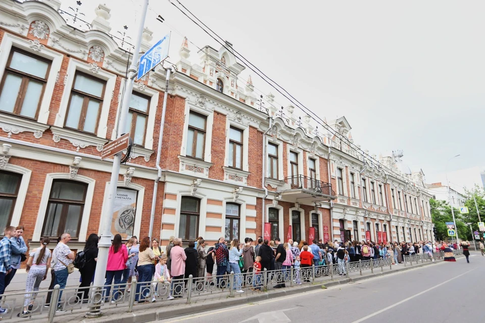 К музеям выстроились длинные очереди из желающих посетить бесплатные выставки. Фото: t.me/museumfelicina