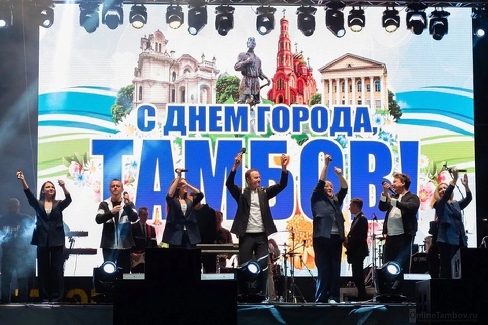До праздника остается три недели