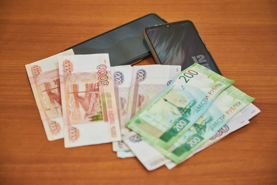 Из-за телефонных мошенников женщина чуть не оформила кредиты на 1,3 миллиона рублей.