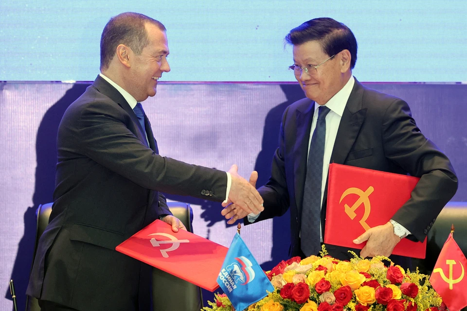 В ходе визита Медведева обсуждалась возможность торговли в национальных валютах и доступ российской системы Мир на внутренний вьетнамский рынок