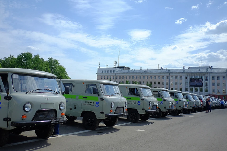 Машины распределили между центральными районными больницами. Фото: kirovreg.ru