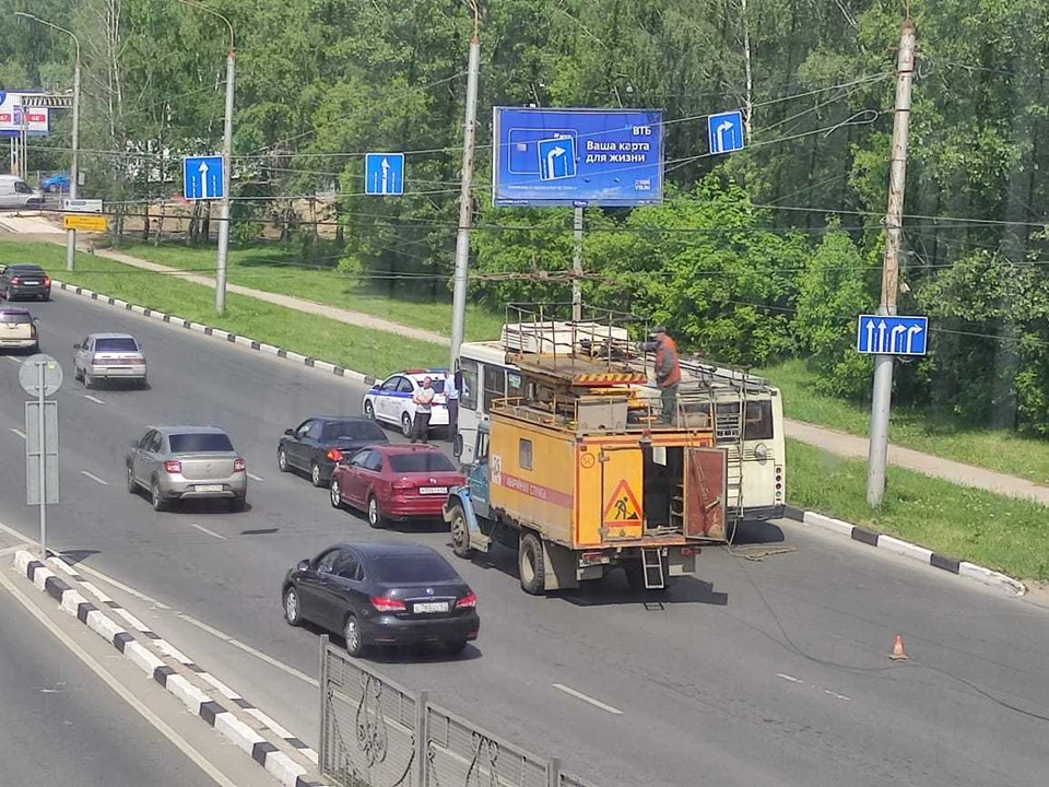 На Московском шоссе в Рязани вновь оборвалась троллейбусная сеть. Фото: t.me/vid_sboku