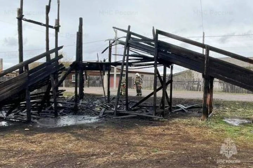 В Иркутской области нашли подростков, которые устроили поджог деревянной горки