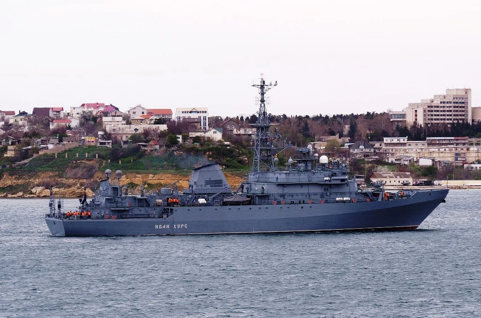 Средний разведывательный корабль «Иван Хурс» в Севастопольской бухте. Фото: kchf.ru