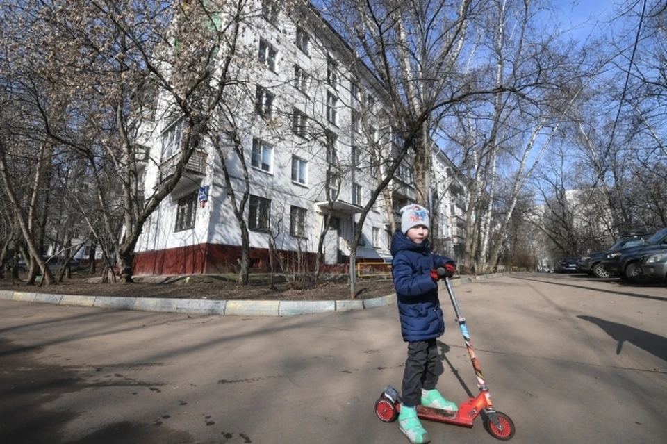 В одном из дворов Якутска сбили ребенка на самокате