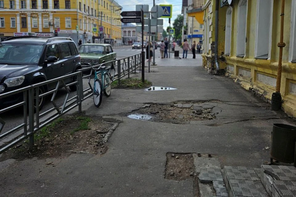 Немало проблем с благоустройством есть на улице Ленина и во дворах по Преображенской. Фото: kirovreg.ru