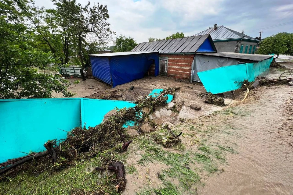 Ливень затопил дворы и дома в Адыгее. Фото: t.me/muratkumpilov