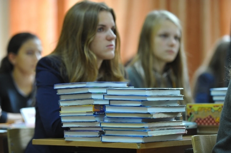По словам Айзатуллина, в Казани построят три школы на 1,5 тысячи мест и одну на 1,2 тысячи мест.