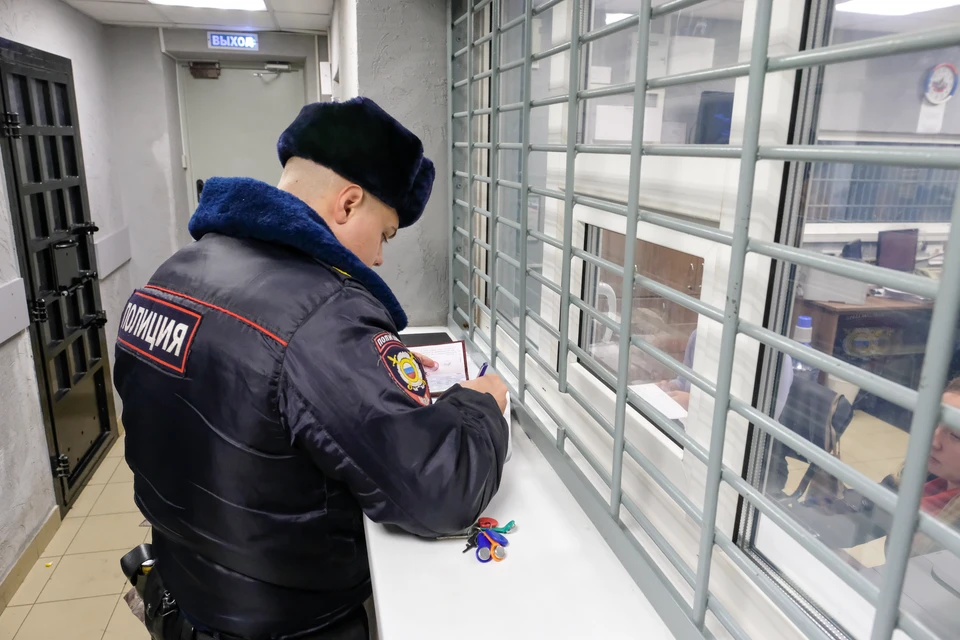 Одного из хулиганов задержали полицейские.