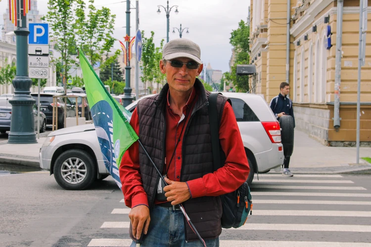 «Меня сопровождает Господь»: в Воронеже инвалид по зрению рассказал о своих походах по России
