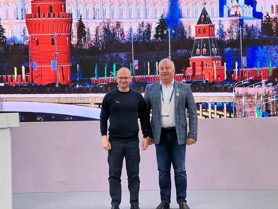 Сергей Кириенко и Дмитрий Гатов (справа). Фото: правительство Челябинской области