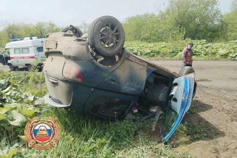 18-летний водитель автомобиля Toyota Vitz не справился с управлением. Фото: УГИБДД УМВД России по Сахалинской области