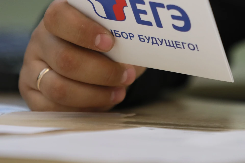 На ОГЭ по русскому можно использовать орфографический словарь.