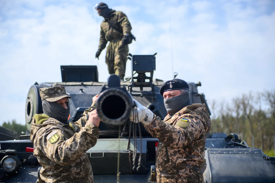 Минобороны РФ сообщило, что российские военные отразили очередную атаку Вооруженных сил Украины (ВСУ) на Южно-Донецком направлении, уничтожив более 1,5 тысячи солдат, 28 танков, в том числе восемь переданных киевскому режиму Leopard
