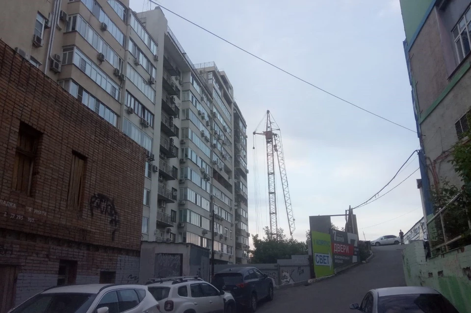 Жители элитного дома под "Кубатурой" живут по факту на стройплощадке