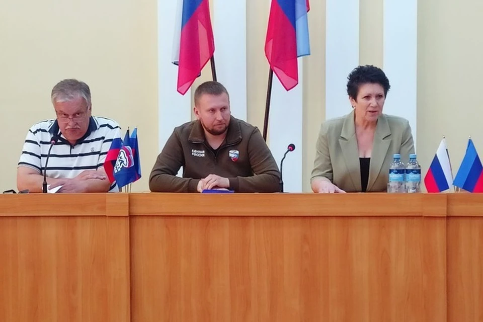 В Сватовском районе «Единую Россию» возглавила и.о. главы администрации города Людмила Русанова, а в Белокуракинском и.о. главы администрации населенного пункта Ольга Кучерявая. ФОТО: t.me/er_lnr