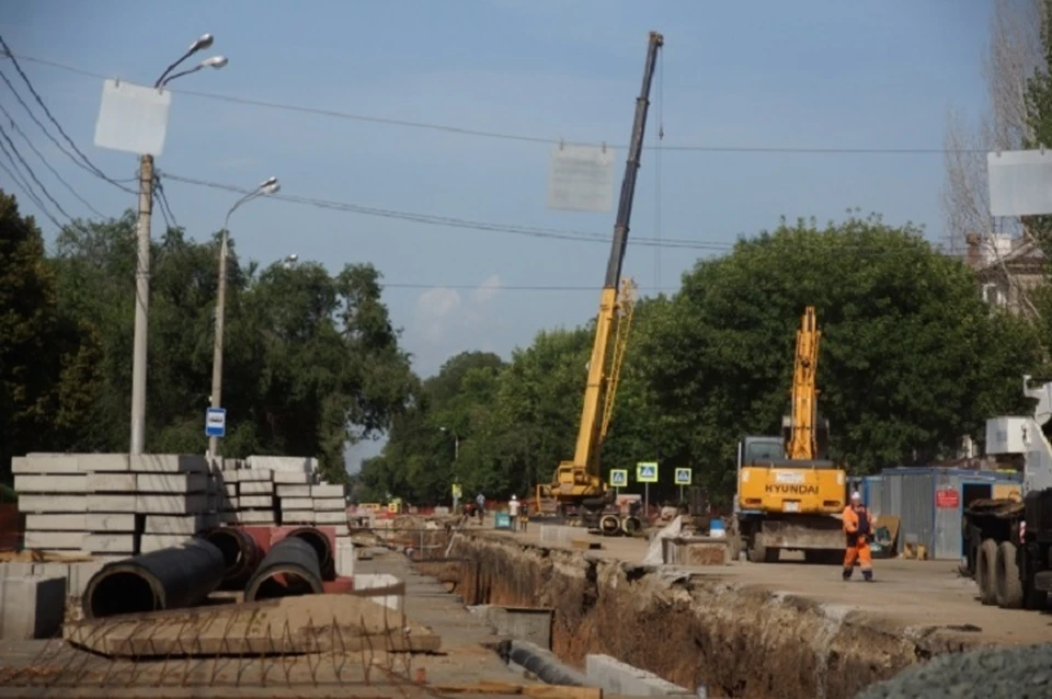 В поселке Алмазный меняют трубы водоснабжения