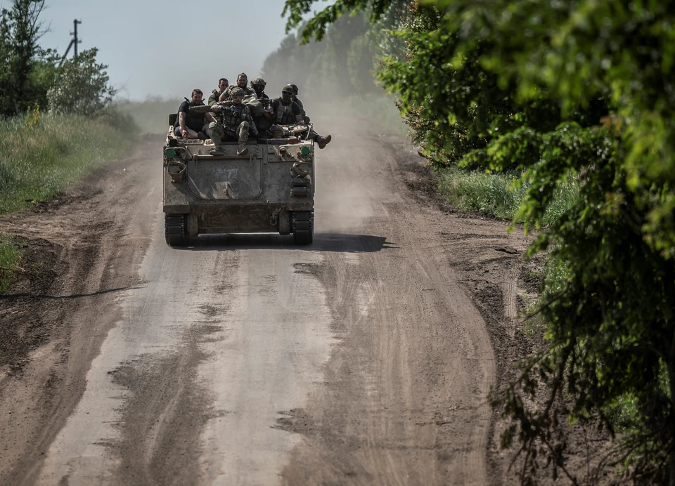 Солдаты ВСУ на бронемашине M113.