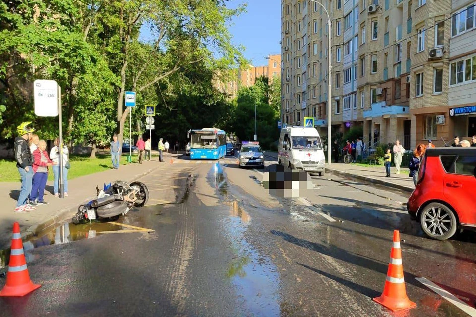 В результате аварии мотоциклист погиб
