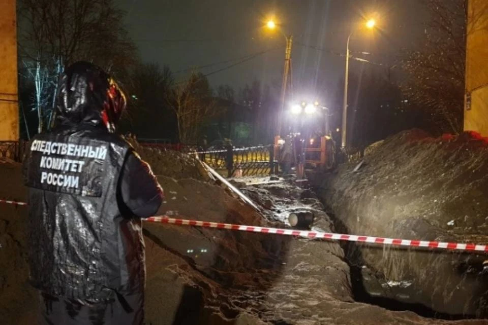 Рабочие не смогли выбраться из траншеи. Фото: СКР по Мурманской области