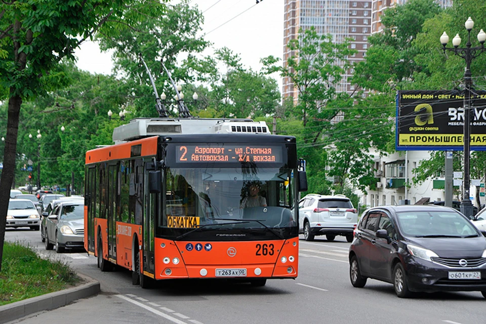 Новые троллейбусы проходят часть пути на автономном ходу
