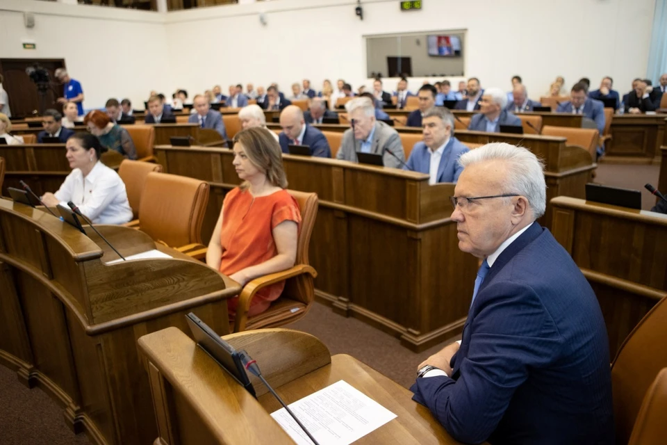 Краевые парламентарии выбрали Александра Усса новым сенатором от Красноярского края в Совете Федерации Федерального Собрания. Фото: Андрей БУРМИСТРОВ